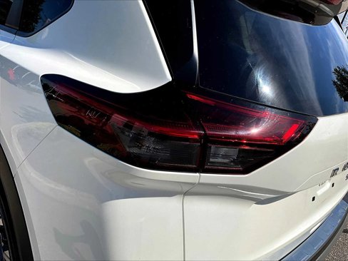 Certified 2022 Nissan Rogue SV image 32