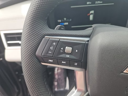 New 2025 Mitsubishi Outlander SEL image 26