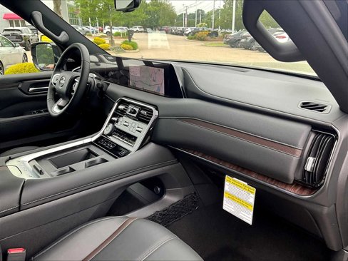 New 2025 Nissan Armada SL w/ Captain's Chari Seat Package image 10