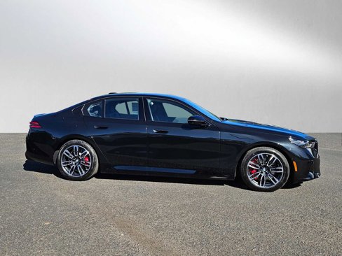 New 2026 BMW 550e xDrive w/ Premium Package image 2