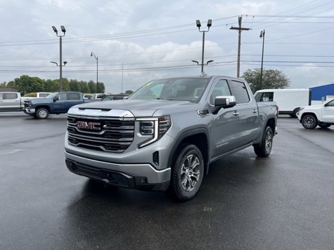 Used 2024 GMC Sierra 1500 SLT image 3