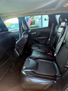 Used 2015 Jeep Cherokee Trailhawk w/ Comfort/Convenience Group image 9