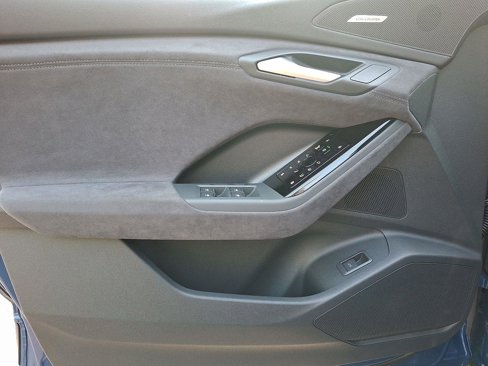 New 2025 Audi SQ6 e-tron Prestige image 11