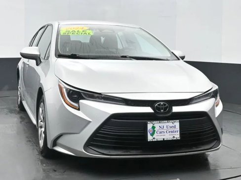 Used 2024 Toyota Corolla LE image 3