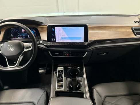 Used 2025 Volkswagen Atlas SE image 18