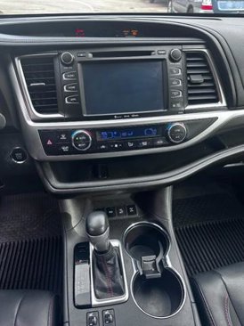 Used 2019 Toyota Highlander SE image 14