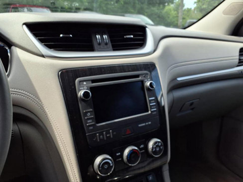 Used 2016 Chevrolet Traverse LT image 19