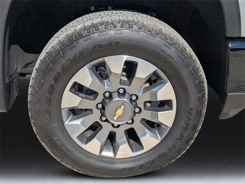 Used 2025 Chevrolet Silverado 2500 Custom w/ Custom Value Package image 10