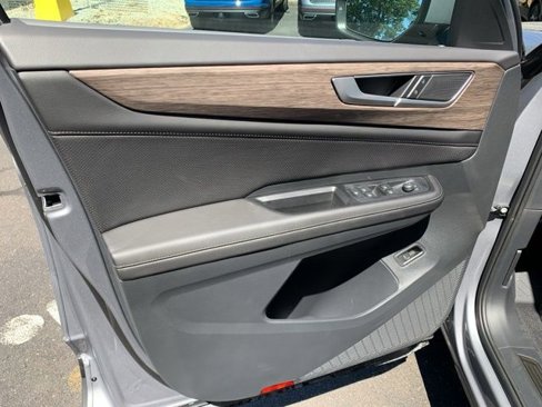 New 2025 Volkswagen Atlas SEL image 12