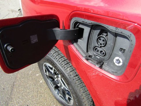 Used 2023 Ford F150 Lightning XLT image 38