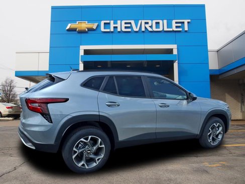 New 2025 Chevrolet Trax LT w/ LT Convenience Package image 3