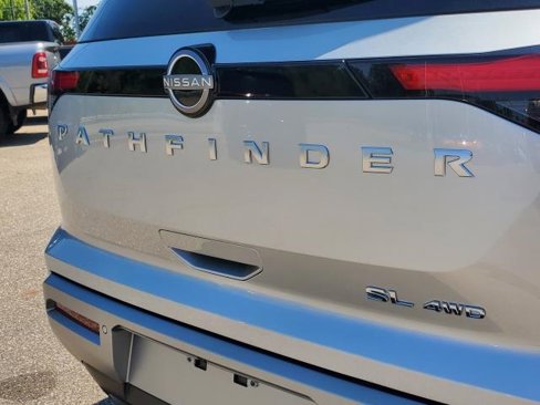 New 2025 Nissan Pathfinder SL w/ Cargo Package image 6