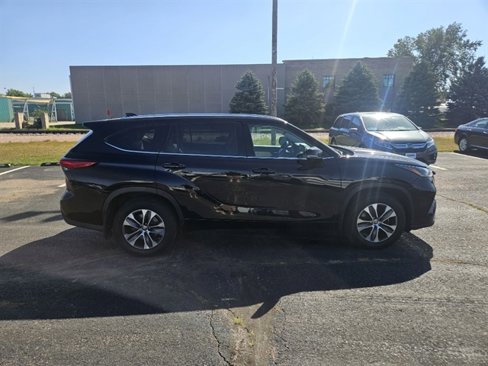 Used 2021 Toyota Highlander XLE image 6