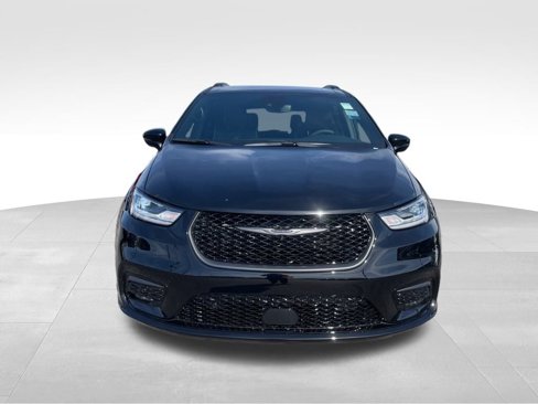 New 2026 Chrysler Pacifica Limited w/ Uconnect Theater Family Group image 8