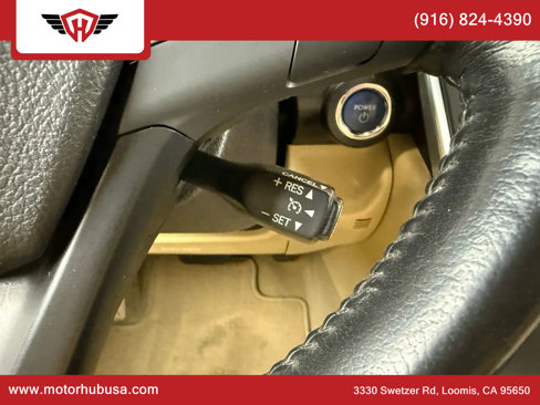 Used 2016 Toyota Camry XLE image 25