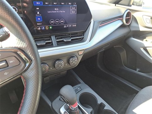 Used 2025 Chevrolet Trax RS w/ Sunroof Package image 13