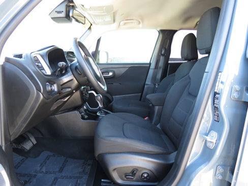 Used 2018 Jeep Renegade Latitude w/ Popular Equipment Group image 22