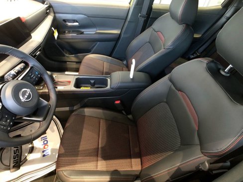 New 2025 Nissan Kicks SR image 13