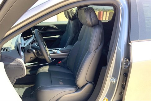 Used 2025 Cadillac Lyriq Luxury image 12