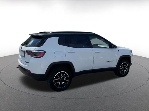 Used 2025 Jeep Compass Trailhawk image 14