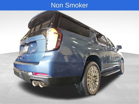 New 2026 Chevrolet Suburban Premier image 5