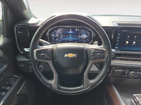 Used 2022 Chevrolet Silverado 1500 High Country w/ Technology Package image 19