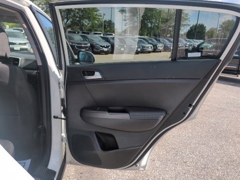 Used 2022 Kia Sportage LX image 15