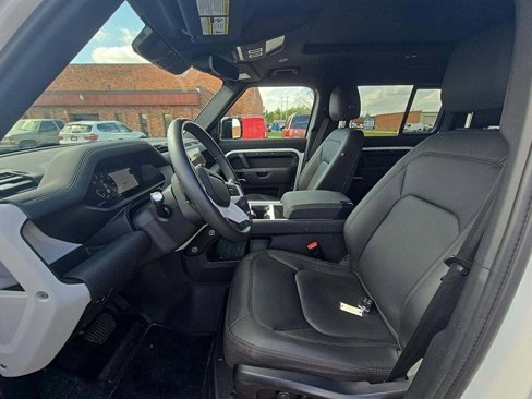 Used 2025 Land Rover Defender 110 S image 4