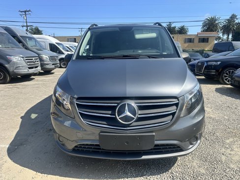 Used 2023 Mercedes-Benz Metris image 2
