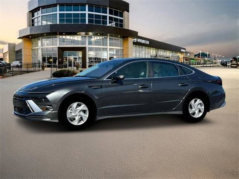 Certified 2025 Hyundai Sonata SE image 2