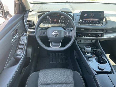 Used 2025 Nissan Rogue SV image 28