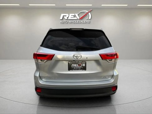 Used 2019 Toyota Highlander XLE image 4