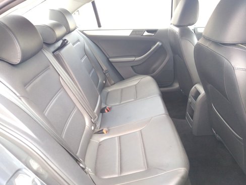 Used 2017 Volkswagen Jetta SE image 12