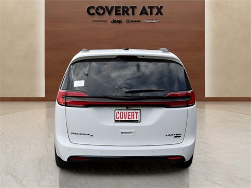 New 2026 Chrysler Pacifica Limited image 4