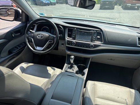 Used 2019 Toyota Highlander XLE image 9