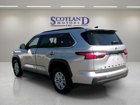 Used 2025 Toyota Sequoia SR5 image 8