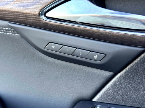 Used 2023 Buick Envision Avenir image 19