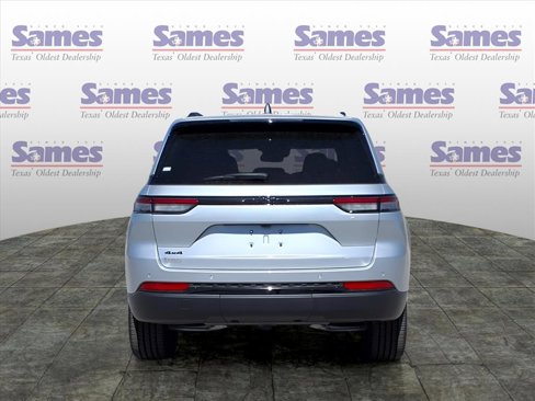 New 2025 Jeep Grand Cherokee Altitude image 5