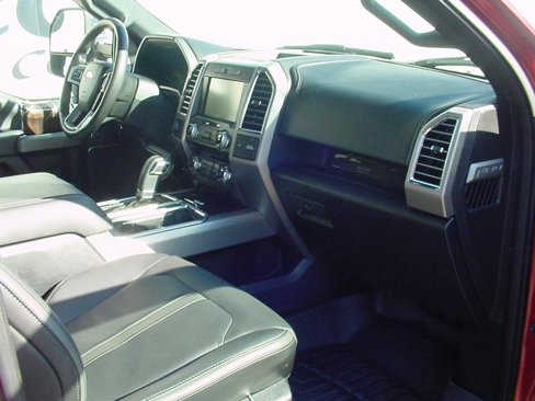 Used 2015 Ford F150 Platinum w/ Equipment Group 701A Luxury image 40