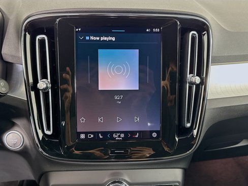 Used 2025 Volvo XC40 B5 Core image 17