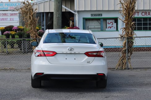 Used 2020 Toyota Camry LE image 7