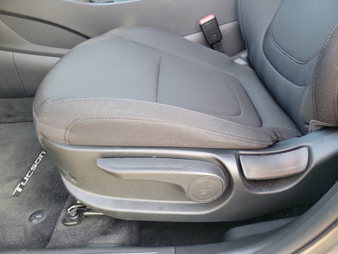 Certified 2025 Hyundai Tucson SE image 14