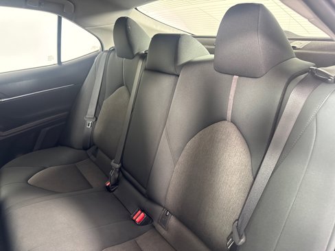 Used 2022 Toyota Camry LE image 19