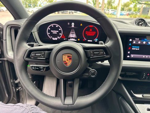 Certified 2025 Porsche Cayenne Coupe image 30