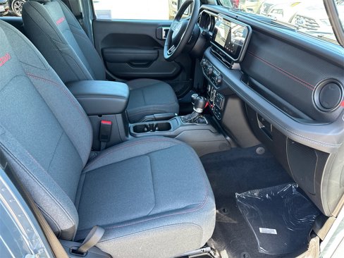 New 2025 Jeep Wrangler Unlimited Rubicon w/ Technology Group image 18