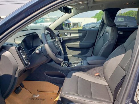New 2026 Volvo XC40 B5 Core w/ Protection Package Premier image 7
