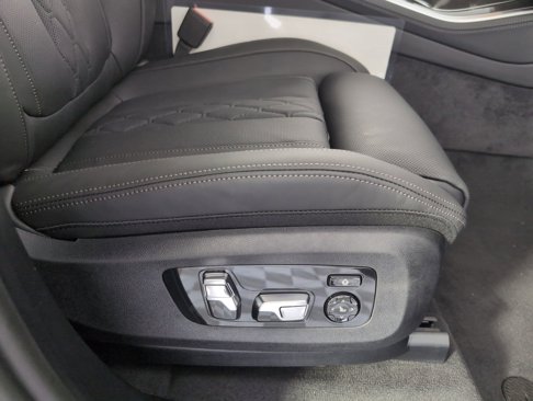 New 2026 BMW X5 M60i image 32
