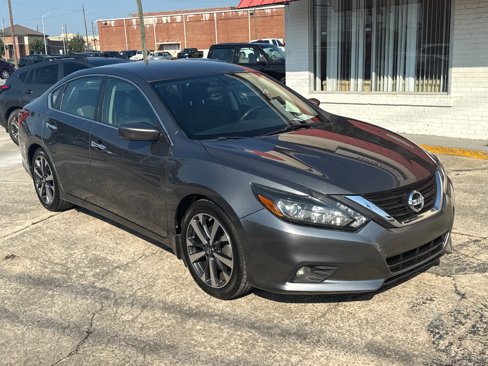 Used 2017 Nissan Altima 2.5 SR w/ LED Appearance Package image 2