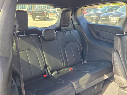 New 2026 Chrysler Pacifica Select image 10