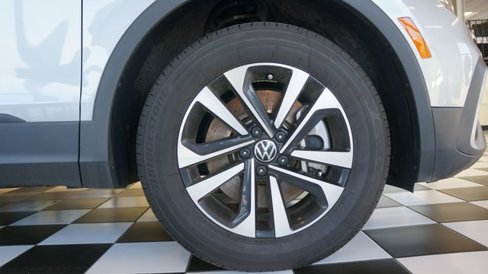 Used 2024 Volkswagen Tiguan S image 90